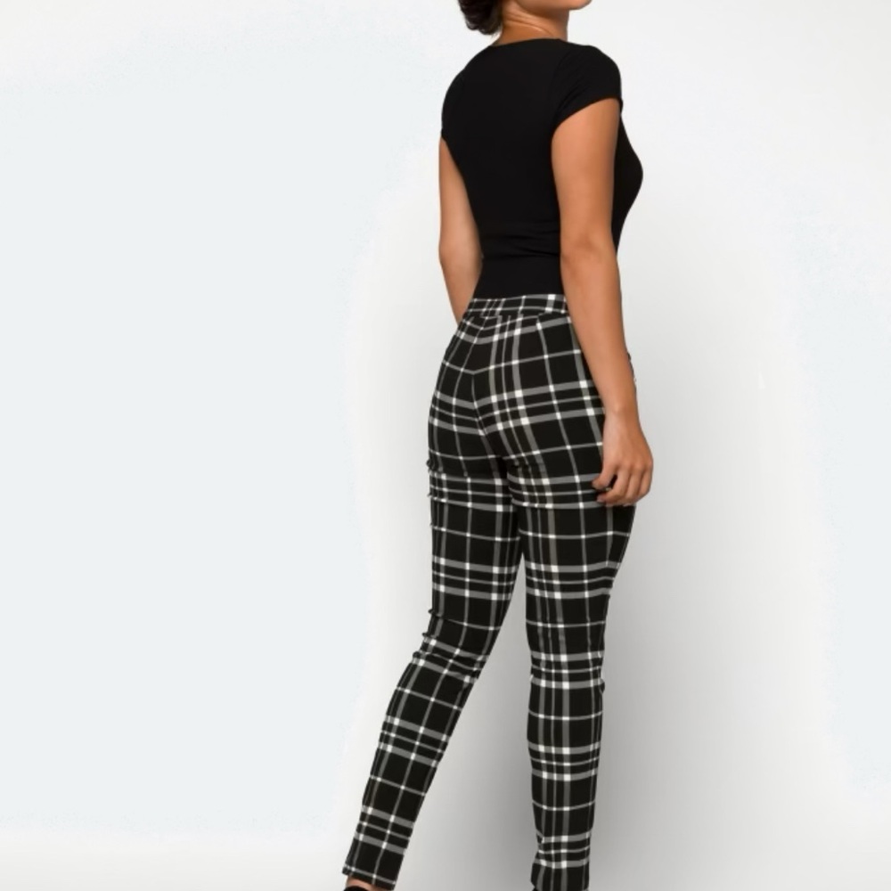 VIOLETS & ROSES
Violet Mid Rise Slim
Straight Trouser . - Picture 3 of 3